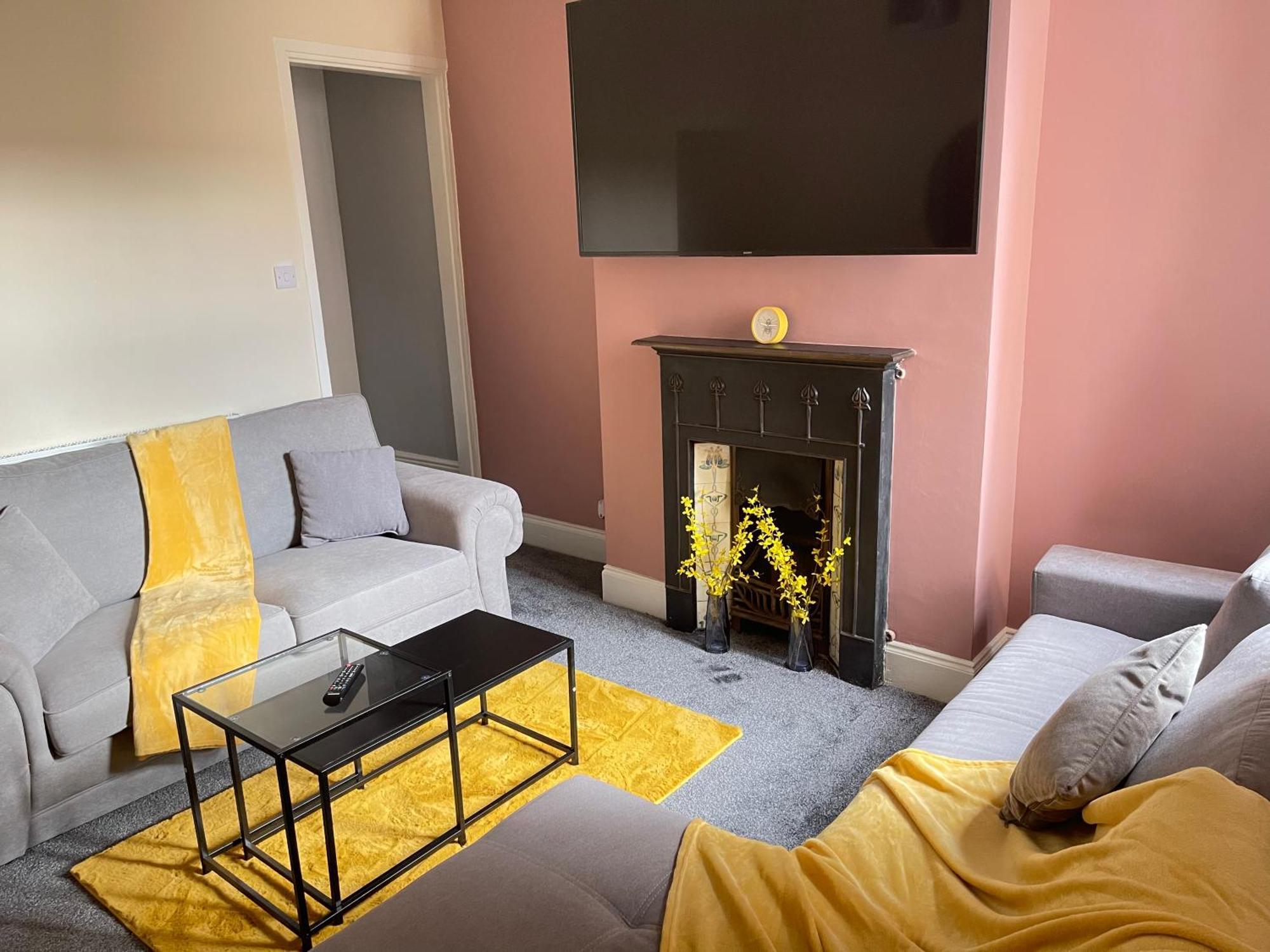 Hometel Digs Morden Comfy Home Can Sleep 11 Leicester Esterno foto
