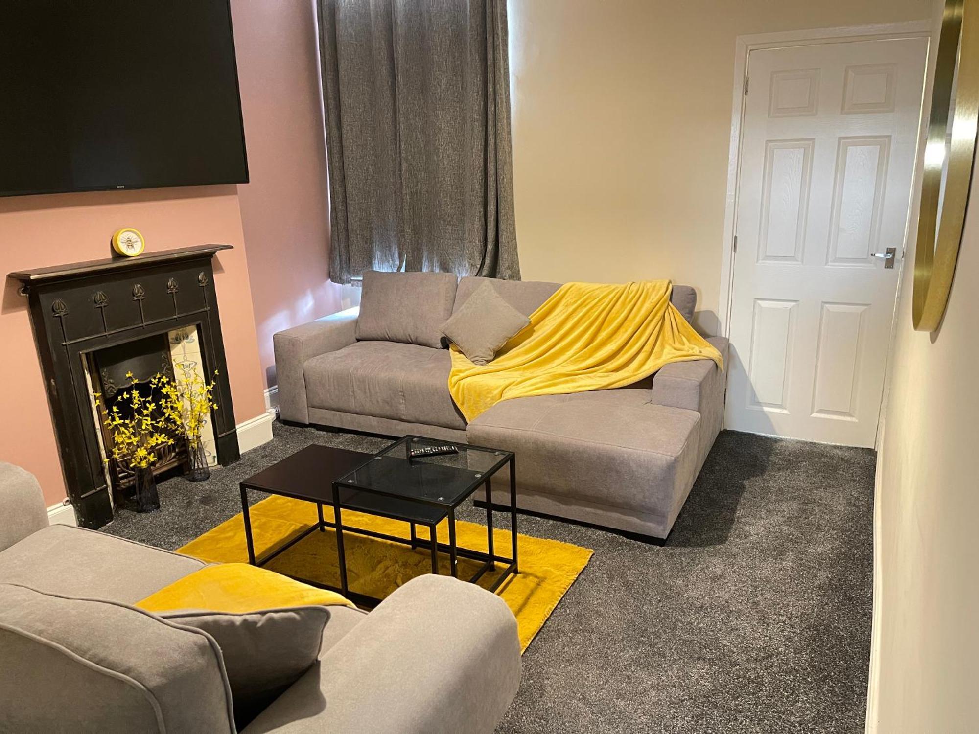 Hometel Digs Morden Comfy Home Can Sleep 11 Leicester Esterno foto